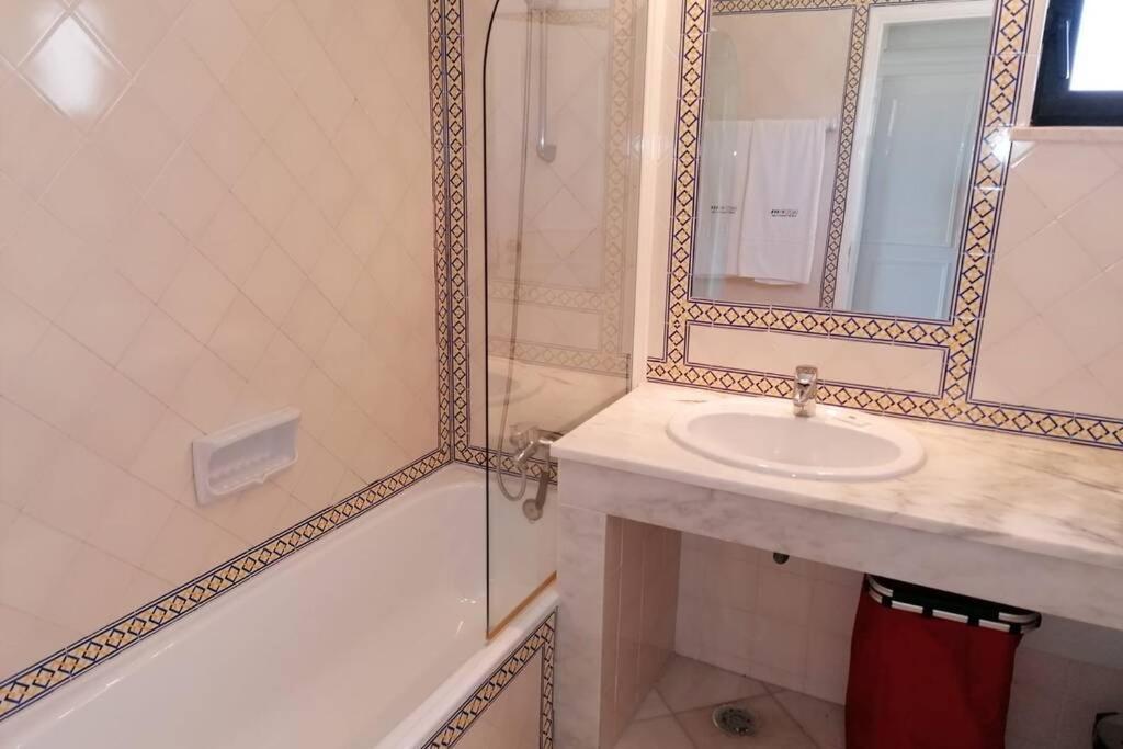 Luxury Modern T2 Ocean View - Free Parking - Pool Leilighet Alvor Eksteriør bilde